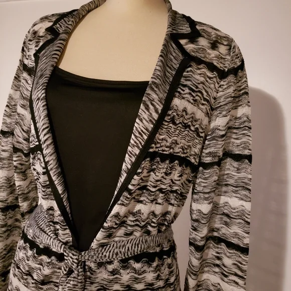 Sweater. - Picture 5 of 9